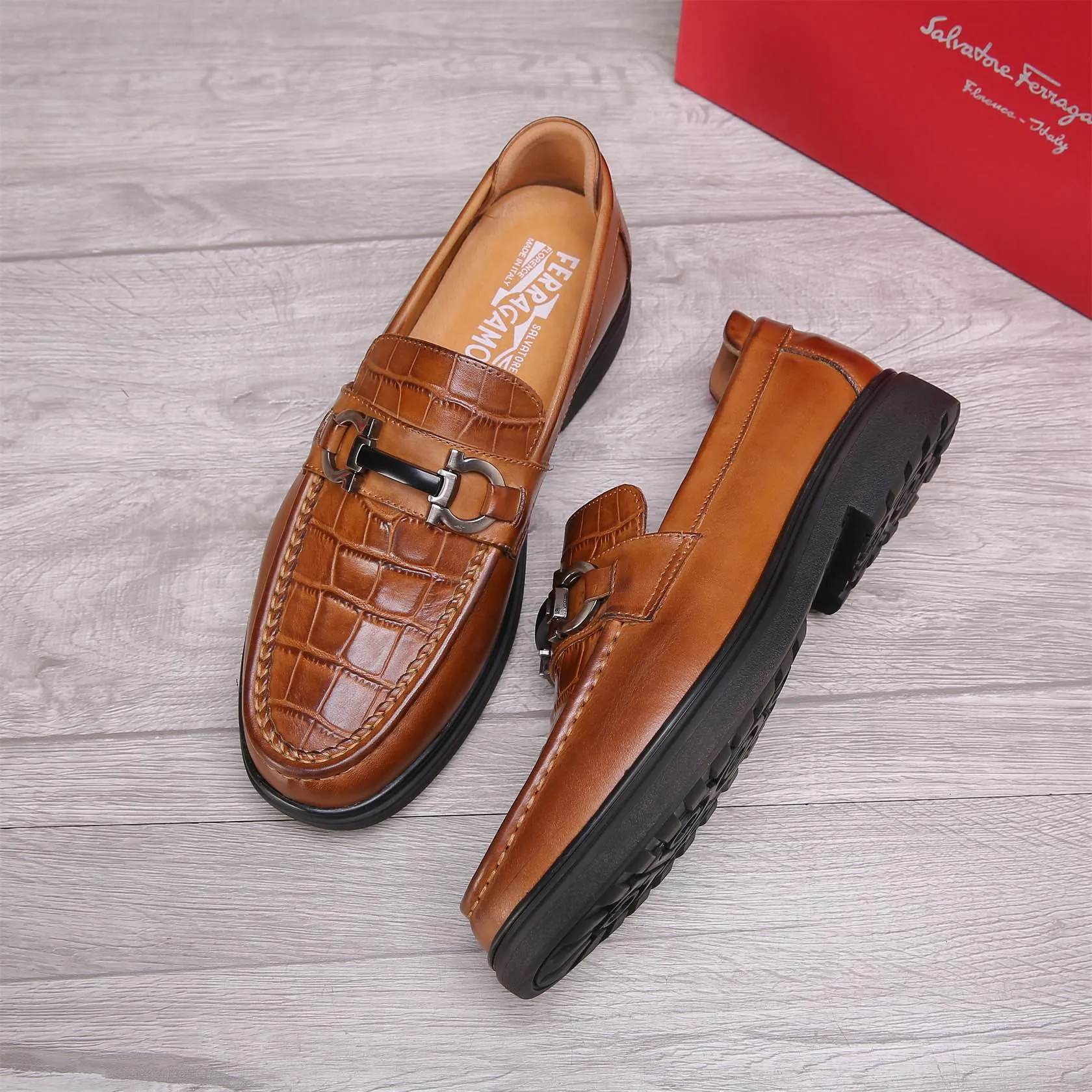 Men's shoes 💰460 🕷🕷🐂【Ferragamo】Ferragamo Popular fashionable casual shoes🇨🇳Official website counter 1:1 production, original mold opening💯Good quality visible, imported high-end first-layer waxed calfskin, water-dyed🐂leather lining🌿very clear texture, high-quality waterproof, non-slip and wear-resistant outsole🎋high quality and low price, truly handmade🍓Black optional! Code number 38-44 (45-46 customized)......
